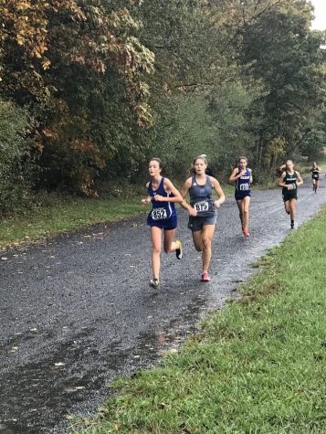 Girls Cross Country Runs Toward Success