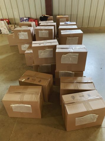 NHS Helps Rockbridge Christmas Baskets