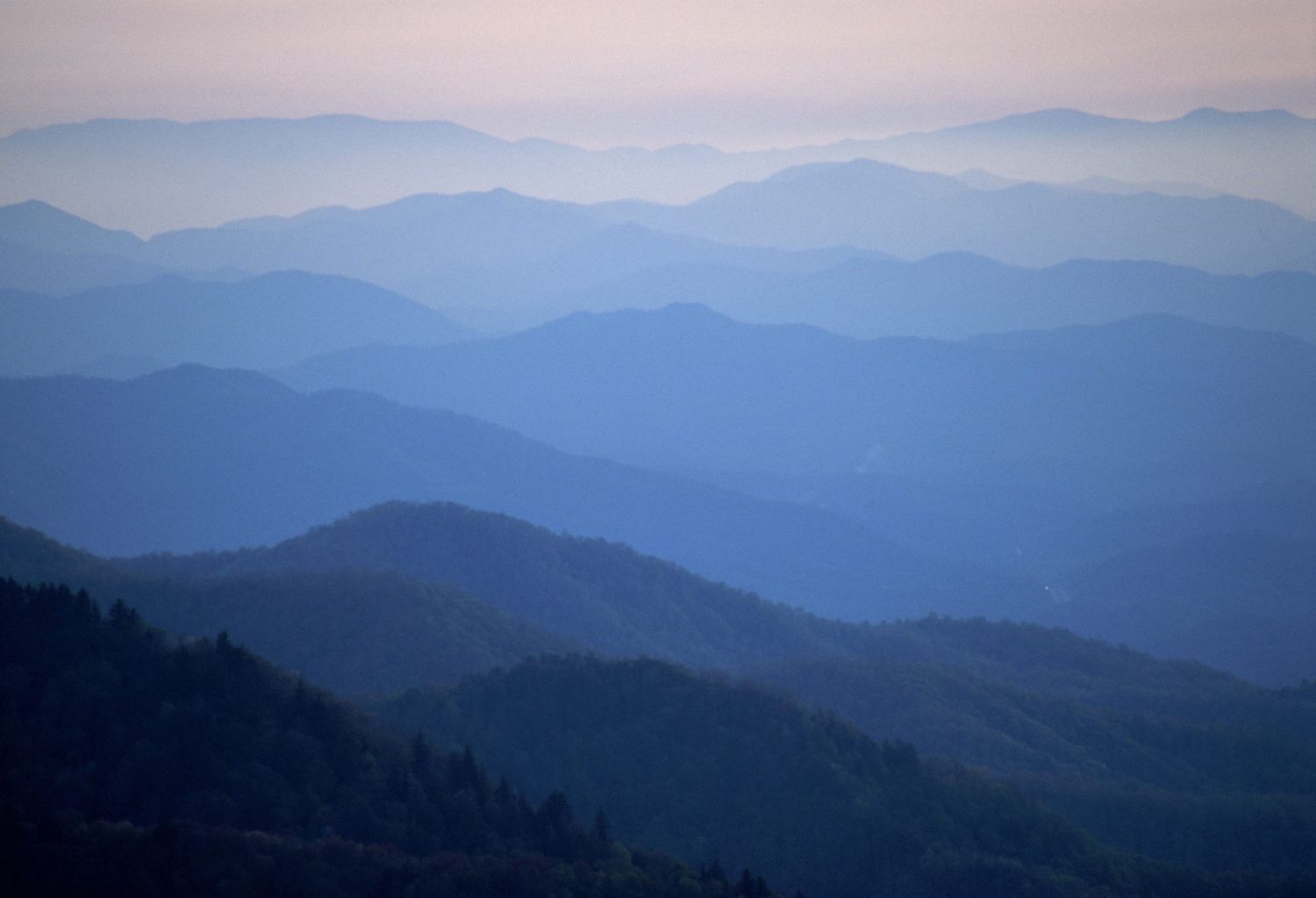 Blue Ridge Mountains by Franz-Marc Frei licensed under https://www.southernliving.com/travel/why-are-the-blue-ridge-mountains-blue