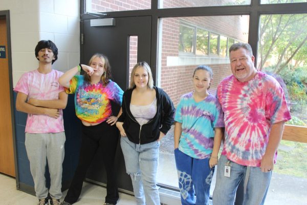 Mr. Hinkle and his students group together in honor of tie-dye.