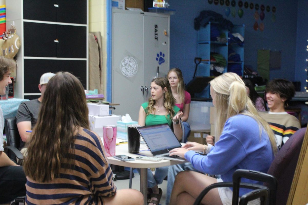 Senior Kaily Thompson speaks at the last 23-24 executive council meeting