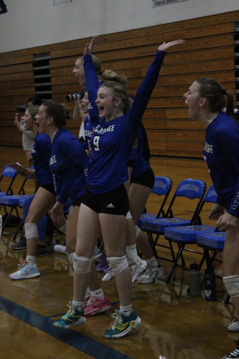  Crocker celebrates winning the third and final set against PM