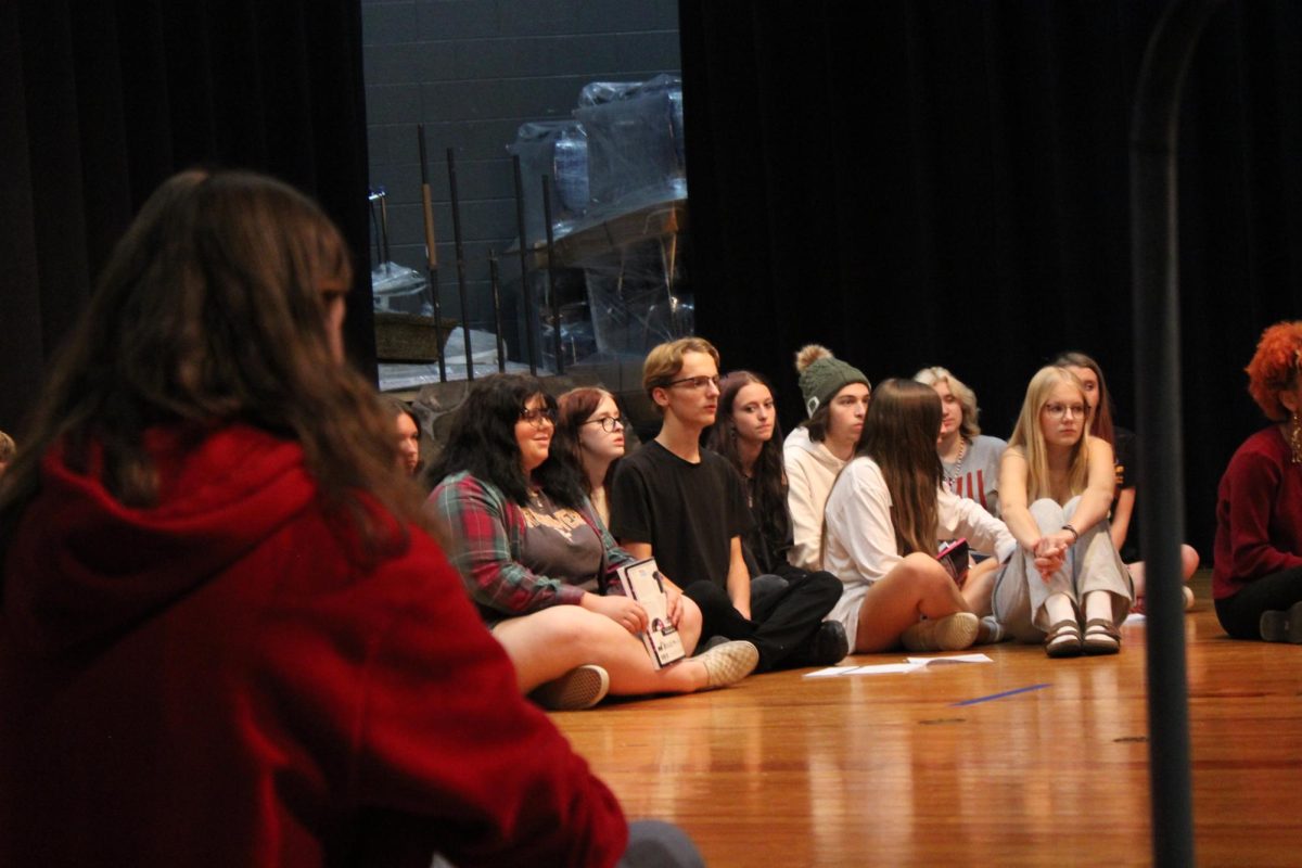 (left to right) Sophomore Ashley Kaufman, senior Venus Slagle, senior Cody Harding, senior Lena Greer, sophomore Emily Carrol , sophomore Abby Harding, and others watch theater teachers Mrs. Fitz and Mrs. Allen make announcements at the start of class.