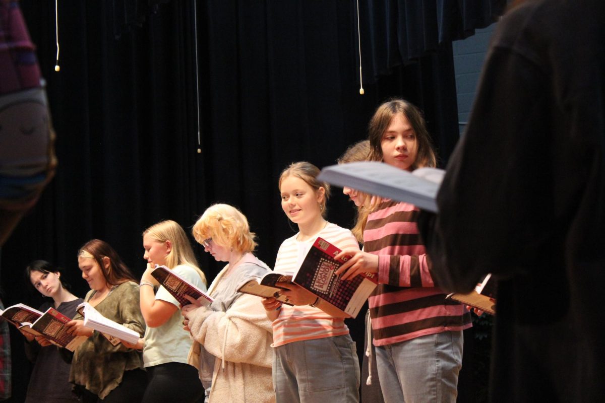 (right to left) Freshman Victoria Johnson, freshman Lily Jackson, senior Merrick Bridges, freshman Abigail Woodford, junior Sierra Hostetter, and other rehearse  a scene. 