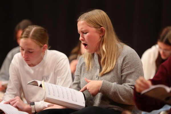 Freshman Abigail Woodford practices her singing as Elle in the musical “Legally Blonde Jr.” Photo by Mary Holton.