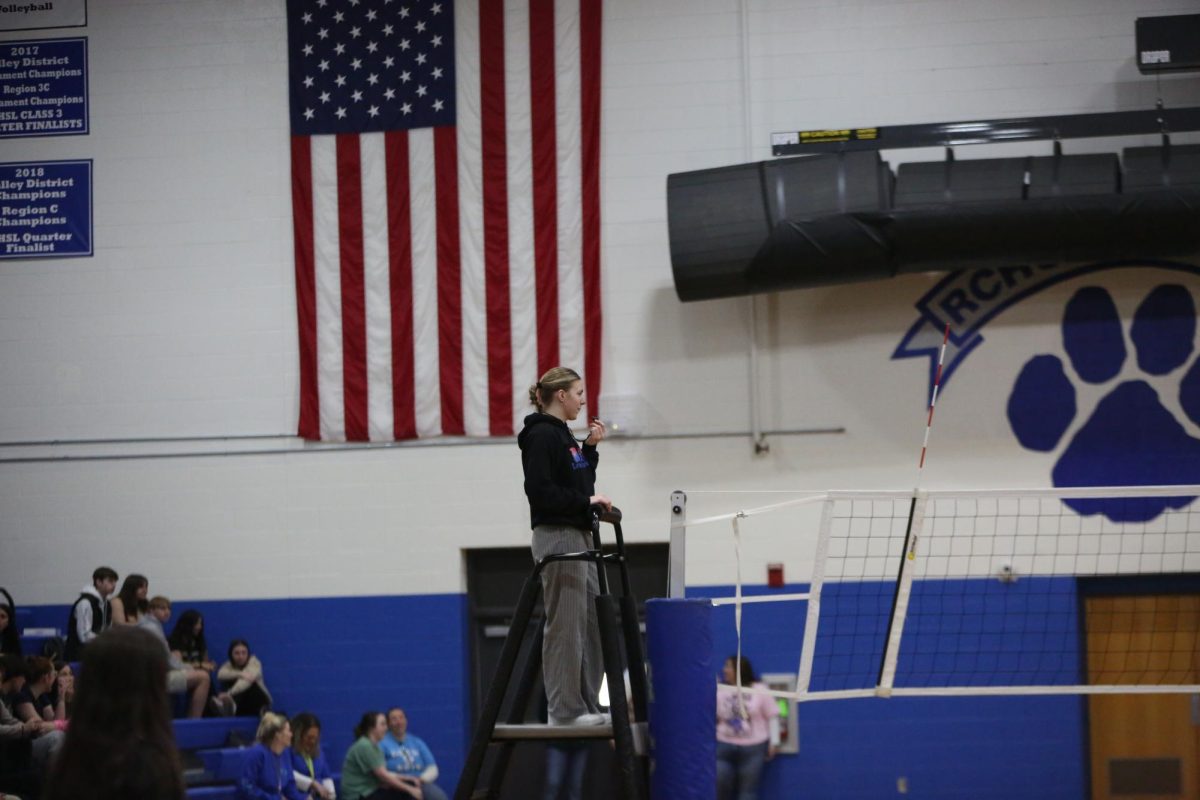 Sophmore Emmy Duff refs the game