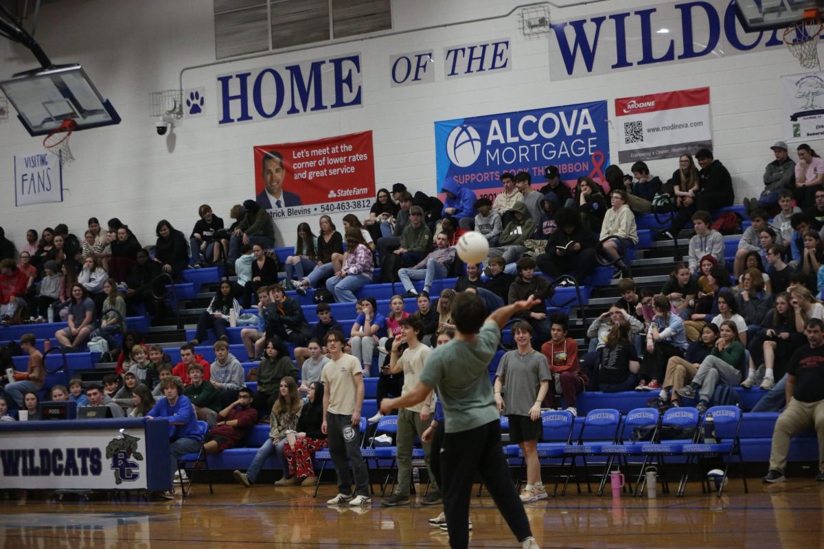  Senior Luke Eversole serves the ball.