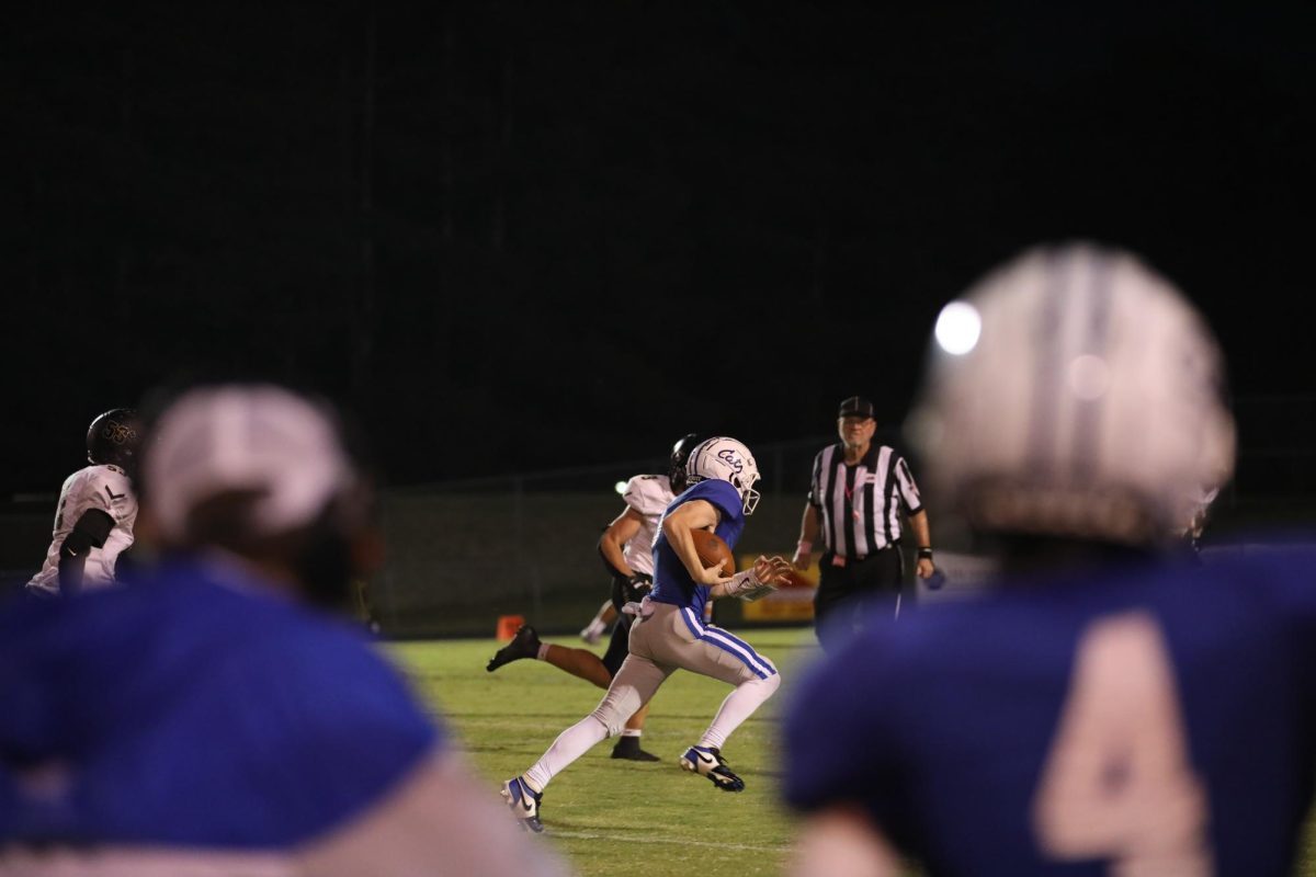 Freshman quarter back Taylan Tyree runs the ball. 