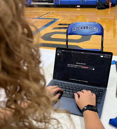 Senior Ella Brown using AI to study for a test.