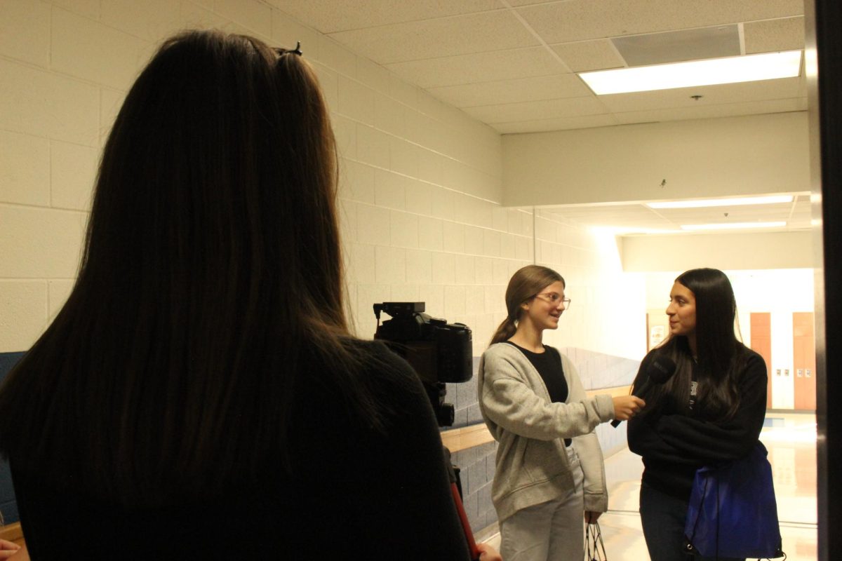 8th grade students practice interviewing each other.
