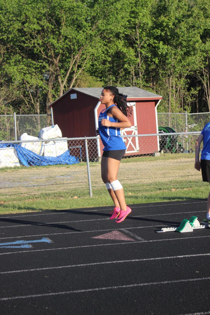 Freshman Keziah Howard warming up for her race. 